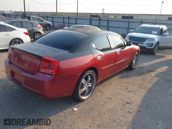 2007 Dodge Charger with VIN 2B3KA43R67H622147, listed as a IAAI auction lot 43229532 with 184,611 mi miles and . Bid and sale history available at DreamBid. Image 4.