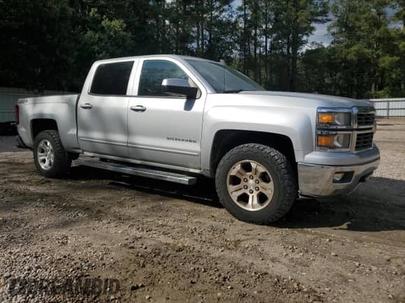 2015 Chevrolet Silverado 1500 LT with VIN 3GCUKREC4FG477151, listed as a Copart auction lot 82183335 with 182,819 mi miles and Salvage title. Bid and sale history available at DreamBid. Image 4.