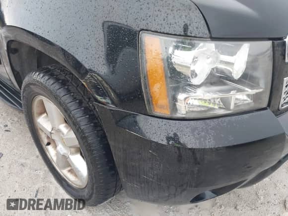 2011 Chevrolet Tahoe LTZ z VIN 1GNSCCE00BR206838, wystawiony jako IAAI lot #42854734 z przebiegiem 266 312 mil mil oraz . Historia ofert i sprzedaży dostępna na DreamBid. Obrazek 6.
