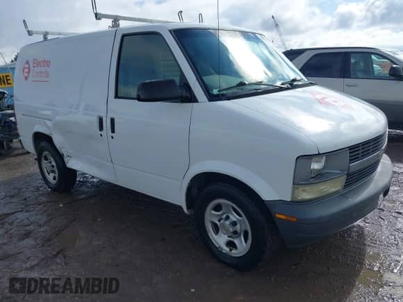 2004 Chevrolet Astro Cargo z VIN 1GCDL19X54B121146, wystawiony jako IAAI lot #41776059 z przebiegiem 172 409 mil mil oraz . Historia ofert i sprzedaży dostępna na DreamBid. Obrazek 1.