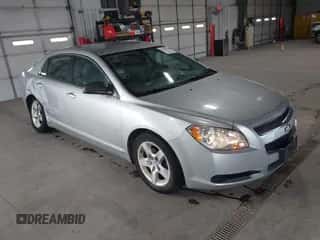 2010 Chevrolet Malibu 1FL z VIN 1G1ZA5E00AF244796, wystawiony jako IAAI lot #43290010 z przebiegiem 127 256 mil mil oraz . Historia ofert i sprzedaży dostępna na DreamBid. Obrazek 1.