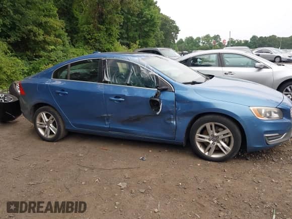 2015 Volvo S60 T5 Premier с VIN YV1612TK8F1334127, выставлен на аукционе IAAI как лот 42887031 с пробегом 101 981 миль миль и . История ставок и продаж доступна на DreamBid. Изображение 13.