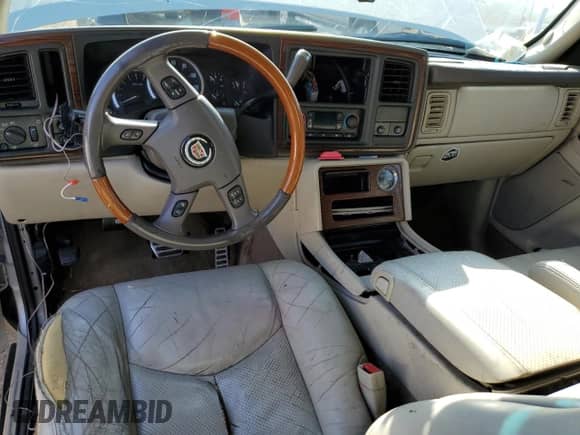 2004 Cadillac Escalade z VIN 1GYEK63N44R216455, wystawiony jako Copart lot #68263243 z przebiegiem 230 087 mil mil oraz Nie do naprawy • Non repairable. Historia ofert i sprzedaży dostępna na DreamBid. Obrazek 8.