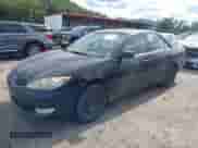 2005 Toyota Camry LE z VIN 4T1BE30K95U623223, wystawiony jako IAAI lot #43053823 z przebiegiem 276 709 mil mil oraz . Historia ofert i sprzedaży dostępna na DreamBid. Obrazek 18.