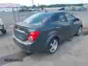 2013 Chevrolet Sonic LTZ z VIN 1G1JE5SBXD4224112, wystawiony jako IAAI lot #42735694 z przebiegiem 163 488 mil mil oraz . Historia ofert i sprzedaży dostępna na DreamBid. Obrazek 4.