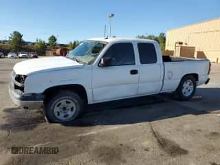 2004 Chevrolet Silverado 1500 LS с VIN 2GCEC19T741304811, выставлен на аукционе Copart как лот 85135825 с пробегом 231 354 миль миль и Списание • Salvage title. История ставок и продаж доступна на DreamBid. Изображение 1.