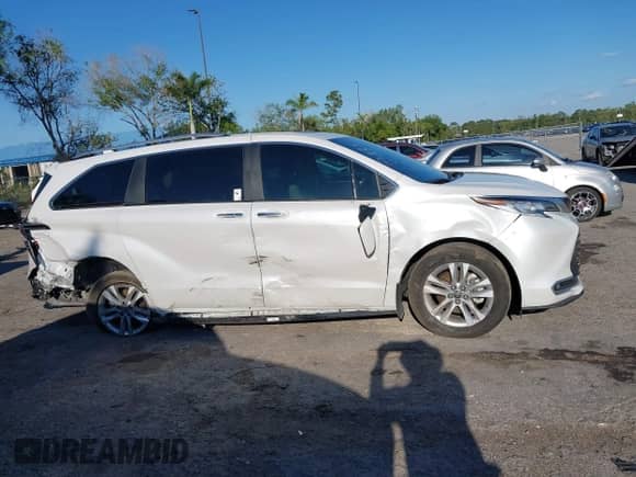 2024 Toyota Sienna Limited z VIN 5TDZRKEC6RS209376, wystawiony jako IAAI lot #41901916 z przebiegiem 20 452 mil mil oraz . Historia ofert i sprzedaży dostępna na DreamBid. Obrazek 13.