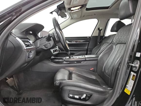 2020 BMW 7 Series 740i with VIN WBA7T2C07LCD04975, listed as a Copart auction lot 60989495 with 121,769 mi miles and Clean title. Bid and sale history available at DreamBid. Image 7.