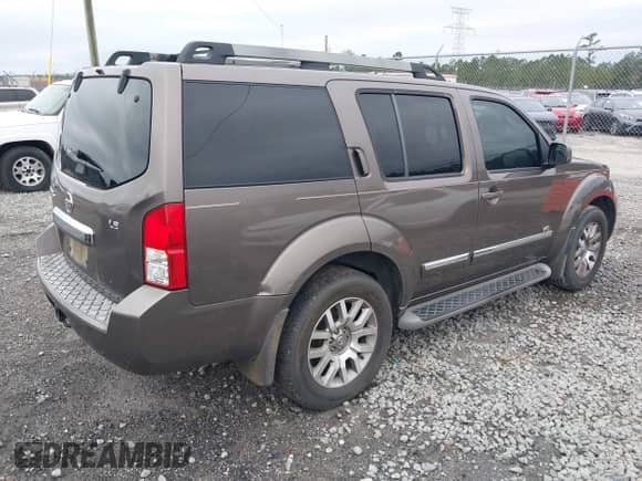 2008 Nissan Pathfinder LE z VIN 5N1BR18A78C627365, wystawiony jako IAAI lot #43398890 z przebiegiem Nie podano mil oraz . Historia ofert i sprzedaży dostępna na DreamBid. Obrazek 4.