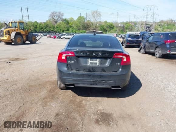 2016 Volvo S60 T5 Drive-E Premier z VIN YV126MFK8G2412344, wystawiony jako IAAI lot #42108519 z przebiegiem 129 579 mil mil oraz . Historia ofert i sprzedaży dostępna na DreamBid. Obrazek 17.
