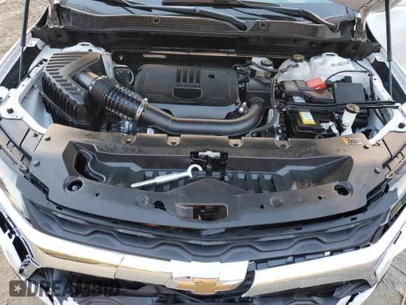 2025 Chevrolet Blazer LT with VIN 3GNKBCR48SS204025, listed as a Copart auction lot 90033275 with 8,776 mi miles and Salvage title. Bid and sale history available at DreamBid. Image 12.