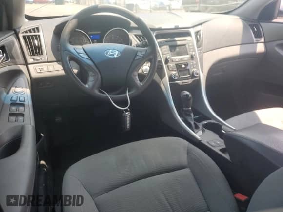 2014 Hyundai Sonata с VIN KMHEC4A48EA118011, выставлен на аукционе Copart как лот 60093975 с пробегом 98 436 миль миль и Списание • Salvage title. История ставок и продаж доступна на DreamBid. Изображение 8.