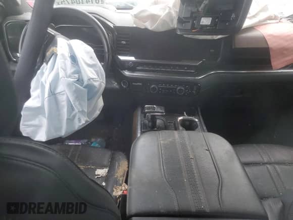 2023 Chevrolet Silverado 1500 High Country z VIN 1GCUDJEL9PZ192524, wystawiony jako Copart lot #61410475 z przebiegiem Nie podano mil oraz Nie do naprawy • Non repairable. Historia ofert i sprzedaży dostępna na DreamBid. Obrazek 8.