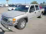 2005 GMC Sierra 1500 SLE z VIN 2GTEC13T451170723, wystawiony jako IAAI lot #43116884 z przebiegiem 222 286 mil mil oraz . Historia ofert i sprzedaży dostępna na DreamBid. Obrazek 2.
