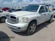 2007 Dodge 1500 SLT z VIN 1D7HA18207S122874, wystawiony jako IAAI lot #42522141 z przebiegiem 139 341 mil mil oraz . Historia ofert i sprzedaży dostępna na DreamBid. Obrazek 2.