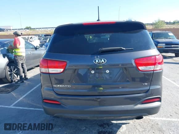 2017 Kia Sorento LX z VIN 5XYPG4A51HG329968, wystawiony jako IAAI lot #42719128 z przebiegiem Nie podano mil oraz . Historia ofert i sprzedaży dostępna na DreamBid. Obrazek 16.