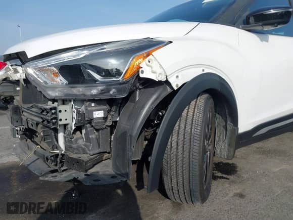 2020 Nissan Kicks SR with VIN 3N1CP5DV2LL509495, listed as a IAAI auction lot 41208887 with 35,722 mi miles and . Bid and sale history available at DreamBid. Image 6.