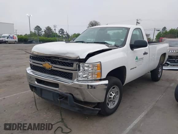 2012 Chevrolet Silverado 2500HD Work Truck z VIN 1GB0CVCG8CF145676, wystawiony jako IAAI lot #41835188 z przebiegiem 88 412 mil mil oraz . Historia ofert i sprzedaży dostępna na DreamBid. Obrazek 2.