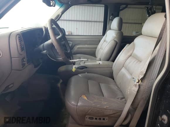 1997 Chevrolet Suburban z VIN 3GNEC16R3VG128803, wystawiony jako Copart lot #86439814 z przebiegiem 132 747 mil mil oraz Czysty tytuł • Clean title. Historia ofert i sprzedaży dostępna na DreamBid. Obrazek 7.