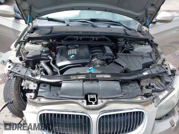 2011 BMW 3 Series 328i z VIN WBAKE5C54BE572836, wystawiony jako IAAI lot #42642160 z przebiegiem Nie podano mil oraz . Historia ofert i sprzedaży dostępna na DreamBid. Obrazek 10.