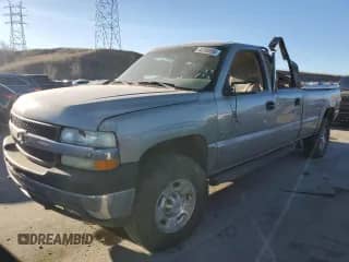 2002 Chevrolet Silverado 2500HD LS с VIN 1GCHK23112F238579, выставлен на аукционе Copart как лот 53801245 с пробегом 222 672 миль миль и На запчасти • Non repairable. История ставок и продаж доступна на DreamBid. Изображение 1.