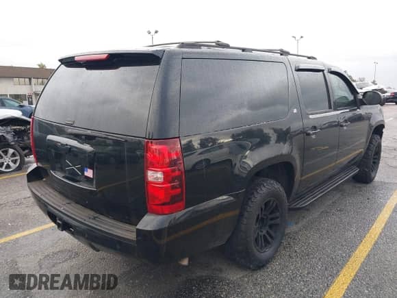 2010 Chevrolet Suburban LT z VIN 1GNUCJE02AR250318, wystawiony jako IAAI lot #43428825 z przebiegiem 187 450 mil mil oraz . Historia ofert i sprzedaży dostępna na DreamBid. Obrazek 4.