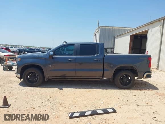 2020 Chevrolet Silverado 1500 LT z VIN 3GCPWCED7LG158880, wystawiony jako IAAI lot #42931182 z przebiegiem 93 123 mil mil oraz . Historia ofert i sprzedaży dostępna na DreamBid. Obrazek 14.