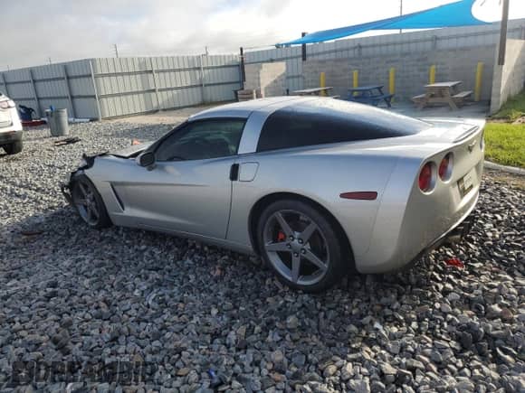 2005 Chevrolet Corvette z VIN 1G1YY24U855128803, wystawiony jako Copart lot #84360565 z przebiegiem 74 666 mil mil oraz Szkoda całkowita • Salvage title. Historia ofert i sprzedaży dostępna na DreamBid. Obrazek 2.