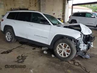 2023 Jeep Grand Cherokee Limited z VIN 1C4RJKBGXP8767666, wystawiony jako IAAI lot #42364044 z przebiegiem 22 631 mil mil oraz . Historia ofert i sprzedaży dostępna na DreamBid. Obrazek 1.