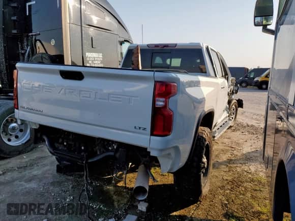 2020 Chevrolet Silverado 2500HD LTZ z VIN 1GC4YPEY5LF219250, wystawiony jako Copart lot #72065755 z przebiegiem Nie podano mil oraz Szkoda całkowita • Salvage title. Historia ofert i sprzedaży dostępna na DreamBid. Obrazek 3.