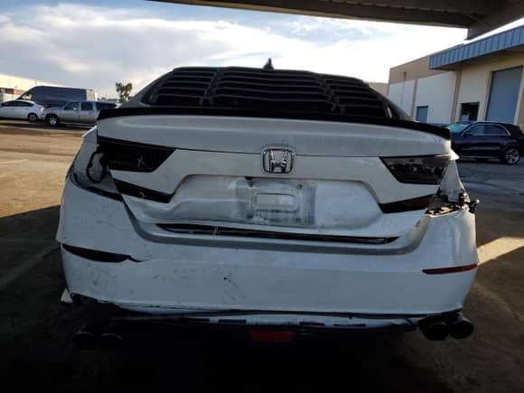 2020 Honda Accord EX-L с VIN 1HGCV1F51LA115701, выставлен на аукционе Copart как лот 81851435 с пробегом 59 228 миль миль и Списание • Salvage title. История ставок и продаж доступна на DreamBid. Изображение 6.