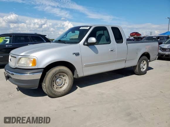 1999 Ford F-150 XL z VIN 1FTRX17LXXNA15191, wystawiony jako Copart lot #85282595 z przebiegiem 190 199 mil mil oraz Czysty tytuł • Clean title. Historia ofert i sprzedaży dostępna na DreamBid. Obrazek 1.