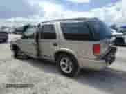 2000 Chevrolet Blazer LS z VIN 1GNCS13W2Y2395156, wystawiony jako Copart lot #65617525 z przebiegiem 140 108 mil mil oraz Szkoda całkowita • Salvage title. Historia ofert i sprzedaży dostępna na DreamBid. Obrazek 2.