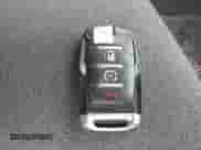 2020 Ram 1500 Big Horn z VIN 1C6SRFBT0LN242228, wystawiony jako IAAI lot #42426385 z przebiegiem 95 278 mil mil oraz . Historia ofert i sprzedaży dostępna na DreamBid. Obrazek 11.