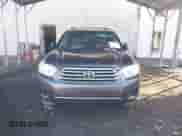 2008 Toyota Highlander z VIN JTEDS41A382063860, wystawiony jako IAAI lot #43096214 z przebiegiem 242 200 mil mil oraz . Historia ofert i sprzedaży dostępna na DreamBid. Obrazek 12.