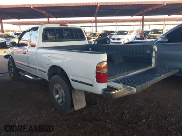 2000 Toyota Tacoma PreRunner with VIN 4TASN92N9YZ607847, listed as a IAAI auction lot 43336214 with 289,752 mi miles and . Bid and sale history available at DreamBid. Image 3.