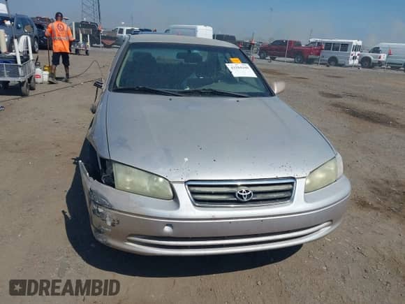 2001 Toyota Camry LE z VIN 4T1BG22K21U821363, wystawiony jako IAAI lot #43204160 z przebiegiem 424 220 mil mil oraz . Historia ofert i sprzedaży dostępna na DreamBid. Obrazek 12.
