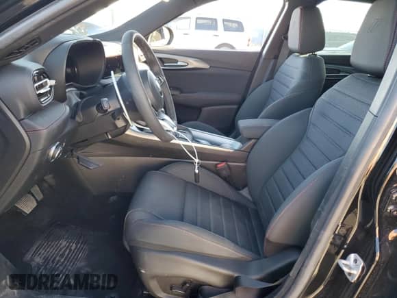 2024 Dodge Hornet R/T z VIN ZACPDFCW4R3A07943, wystawiony jako Copart lot #45704215 z przebiegiem 2 846 mil mil oraz Szkoda całkowita • Salvage title. Historia ofert i sprzedaży dostępna na DreamBid. Obrazek 7.