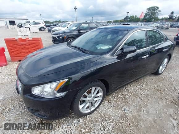 2014 Nissan Maxima SV z VIN 1N4AA5AP5EC437546, wystawiony jako IAAI lot #43316168 z przebiegiem 134 240 mil mil oraz . Historia ofert i sprzedaży dostępna na DreamBid. Obrazek 2.