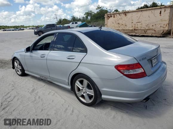 2010 Mercedes-Benz C 300 Sport с VIN WDDGF5EB9AR094712, выставлен на аукционе Copart как лот 69847075 с пробегом 96 022 миль миль и Списание • Salvage title. История ставок и продаж доступна на DreamBid. Изображение 2.