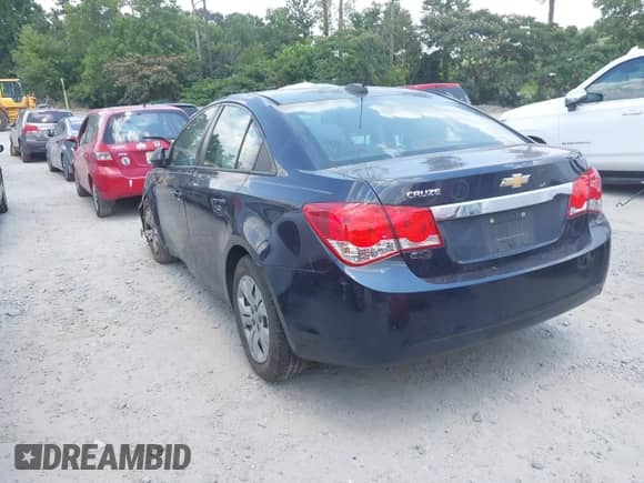 2015 Chevrolet Cruze LS z VIN 1G1PA5SH2F7170364, wystawiony jako IAAI lot #42582370 z przebiegiem 148 842 mil mil oraz . Historia ofert i sprzedaży dostępna na DreamBid. Obrazek 3.