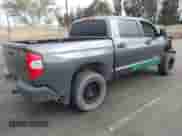 2017 Toyota Tundra SR5 z VIN 5TFDY5F11HX617224, wystawiony jako IAAI lot #41524518 z przebiegiem 105 627 mil mil oraz . Historia ofert i sprzedaży dostępna na DreamBid. Obrazek 4.