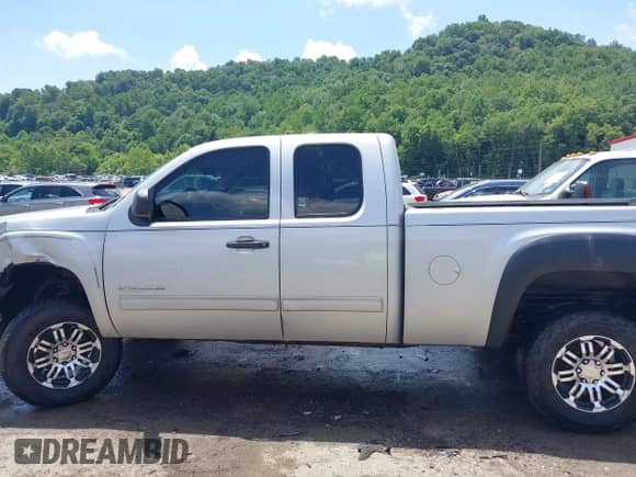 2010 GMC Sierra 1500 SLE with VIN 1GTSKVE32AZ210132, listed as a IAAI auction lot 42613141 with 150,748 mi miles and . Bid and sale history available at DreamBid. Image 14.