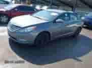 2013 Hyundai Sonata SE с VIN 5NPEC4AB0DH728897, выставлен на аукционе IAAI как лот 42648199 с пробегом 142 936 миль миль и . История ставок и продаж доступна на DreamBid. Изображение 2.