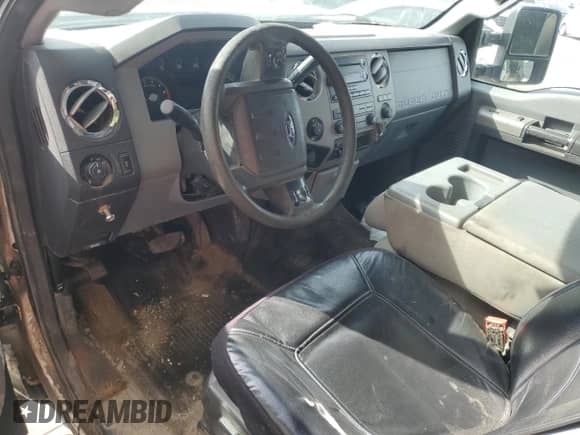 2014 Ford F-250 XL z VIN 1FT7W2B67EEA18743, wystawiony jako Copart lot #82002605 z przebiegiem Nie podano mil oraz Czysty tytuł • Clean title. Historia ofert i sprzedaży dostępna na DreamBid. Obrazek 8.