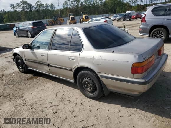 1990 Honda Accord с VIN 1HGCB7658LA103783, выставлен на аукционе Copart как лот 81592564 с пробегом 239 747 миль миль и Списание • Salvage title. История ставок и продаж доступна на DreamBid. Изображение 2.