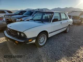 1987 BMW 5 Series с VIN WBADK7307H9652683, выставлен на аукционе Copart как лот 84524025 с пробегом 123 140 миль миль и Чистый • Clean title. История ставок и продаж доступна на DreamBid. Изображение 1.