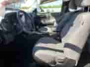 2023 Toyota Tacoma SR z VIN 3TYRZ5CN6PT024543, wystawiony jako Copart lot #81813015 z przebiegiem 18 867 mil mil oraz Szkoda całkowita • Salvage title. Historia ofert i sprzedaży dostępna na DreamBid. Obrazek 7.