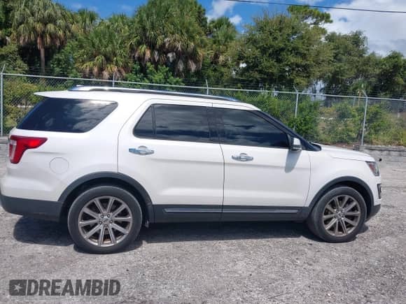 2017 Ford Explorer Limited z VIN 1FM5K8F87HGE34054, wystawiony jako IAAI lot #43307306 z przebiegiem 64 044 mil mil oraz . Historia ofert i sprzedaży dostępna na DreamBid. Obrazek 13.