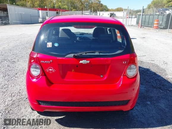 2009 Chevrolet Aveo 1LT z VIN KL1TD66E69B651519, wystawiony jako IAAI lot #43406543 z przebiegiem 68 778 mil mil oraz . Historia ofert i sprzedaży dostępna na DreamBid. Obrazek 16.